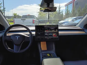 2023 Tesla Model Y - image 6