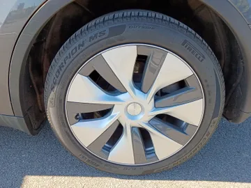 2023 Tesla Model Y - image 4