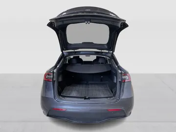 2023 Tesla Model Y - image 13