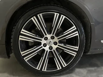 2021 Volvo S90 - image 7