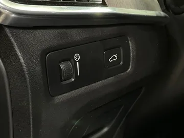 2021 Volvo S90 - image 34