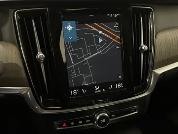 2021 Volvo S90 - image 35