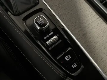 2021 Volvo S90 - image 25