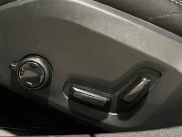 2021 Volvo S90 - image 19