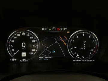 2021 Volvo S90 - image 18