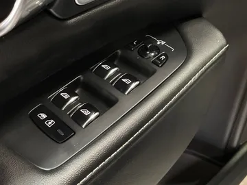 2021 Volvo S90 - image 26
