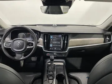 2021 Volvo S90 - image 4