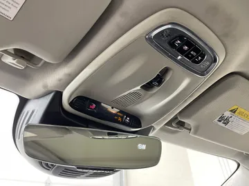 2021 Volvo S90 - image 17