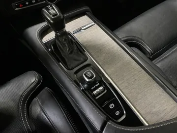 2021 Volvo S90 - image 32