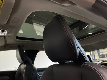 2021 Volvo S90 - image 6