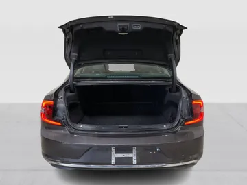 2021 Volvo S90 - image 14