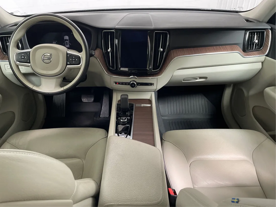2022 Volvo XC60 — photo 4