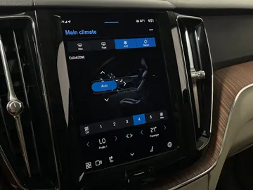 2022 Volvo XC60 - image 29