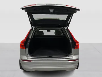 2022 Volvo XC60 - image 14