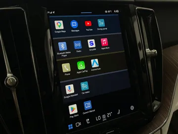 2022 Volvo XC60 - image 8