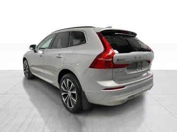 2022 Volvo XC60 - image 12