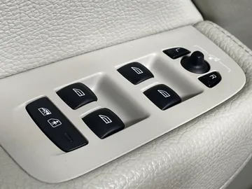 2022 Volvo XC60 - image 25