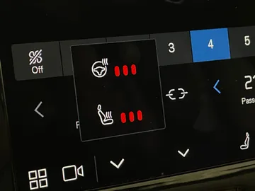 2022 Volvo XC60 - image 32