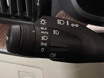 2022 Volvo XC60 - image 18