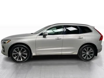 2022 Volvo XC60 - image 11
