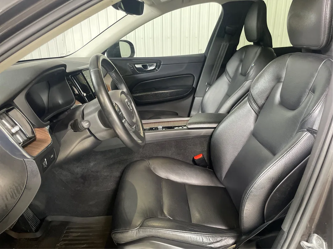 2022 Volvo XC60 — photo 3