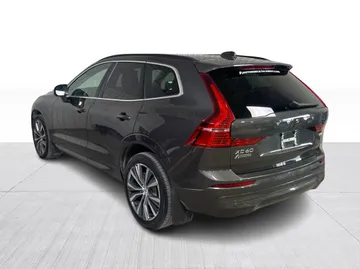 2022 Volvo XC60 - image 12
