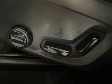 2022 Volvo XC60 - image 21