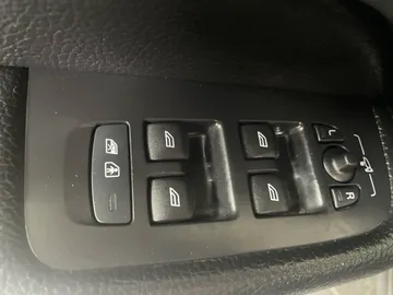 2022 Volvo XC60 - image 28