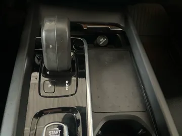 2022 Volvo XC60 - image 32