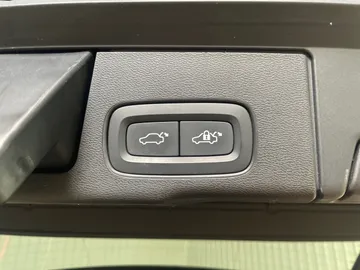 2022 Volvo XC60 - image 24