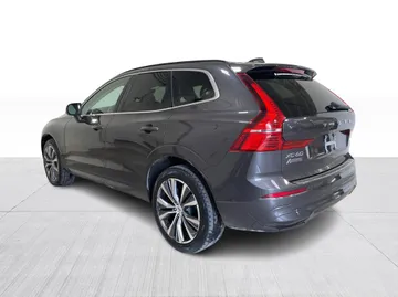 2022 Volvo XC60 - image 12