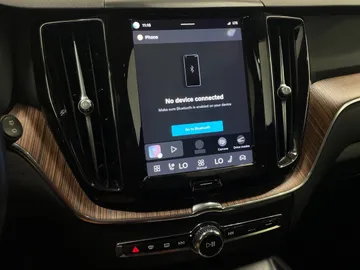 2022 Volvo XC60 - image 27