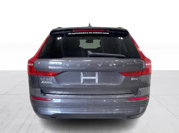 2022 Volvo XC60 - image 13