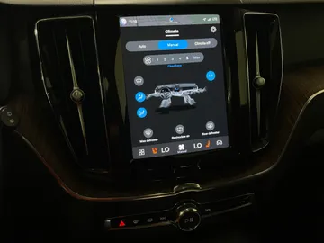 2022 Volvo XC60 - image 22