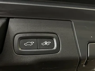 2022 Volvo XC60 - image 35