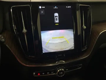 2022 Volvo XC60 - image 21