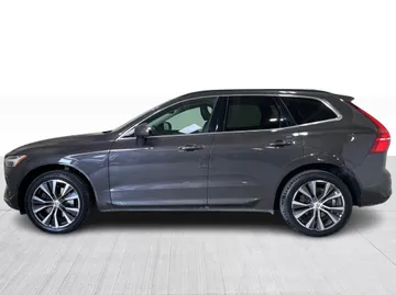 2022 Volvo XC60 - image 11