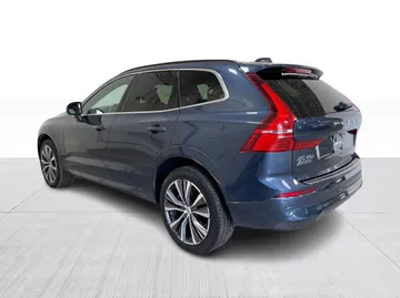 2022 Volvo XC60 - image 12