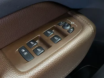2022 Volvo XC60 - image 24