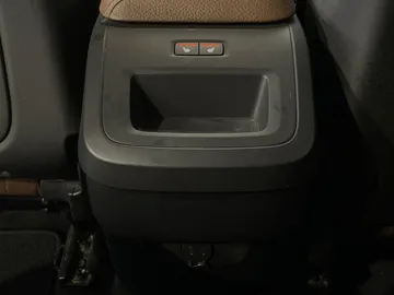 2022 Volvo XC60 - image 32
