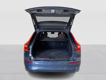 2022 Volvo XC60 - image 14