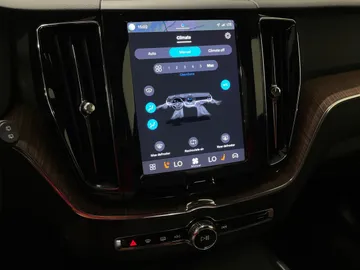 2022 Volvo XC60 - image 23