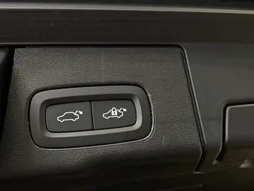 2022 Volvo XC60 - image 33