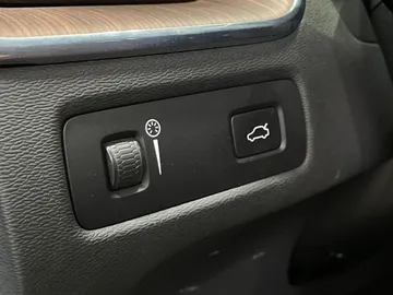 2022 Volvo XC60 - image 30