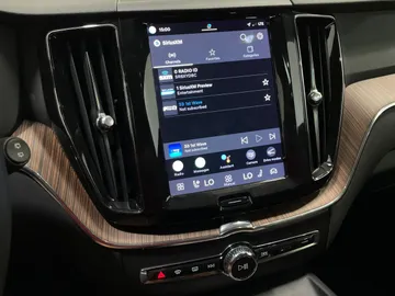 2022 Volvo XC60 - image 29