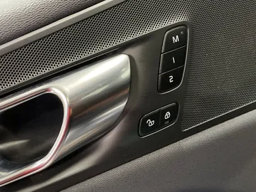 2022 Volvo XC60 - image 20