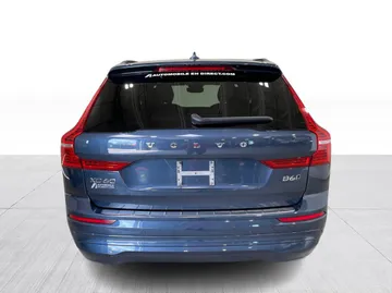 2022 Volvo XC60 - image 13