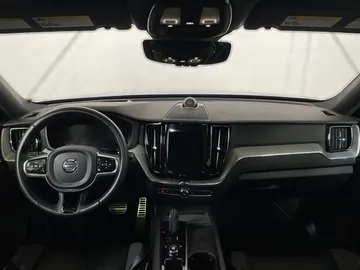 2022 Volvo XC60 - image 4