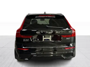 2022 Volvo XC60 - image 12