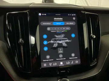 2022 Volvo XC60 - image 23